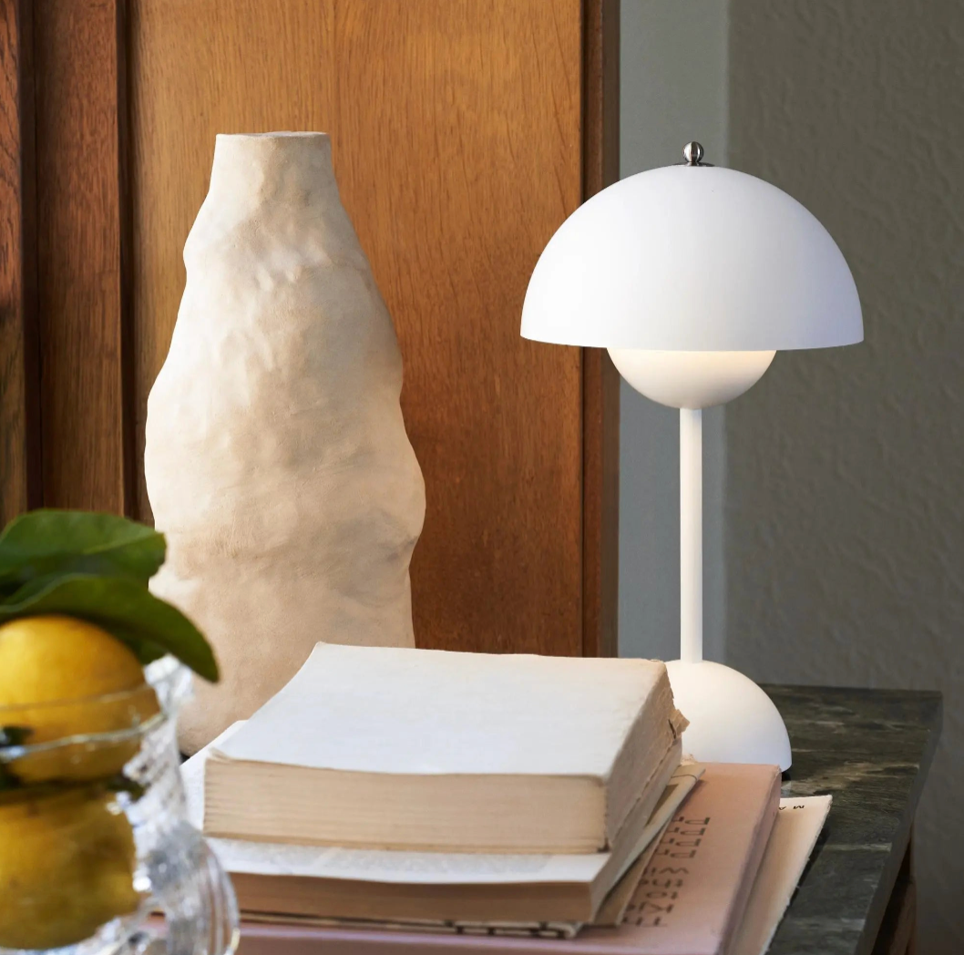 Cordless LED table lamp with unique retro umbrella design