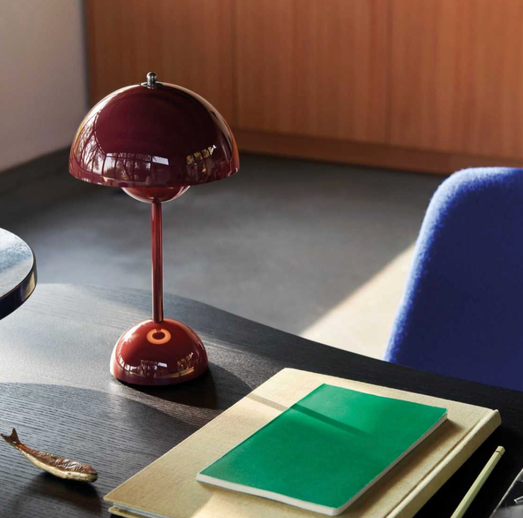 Cordless LED table lamp with unique retro umbrella design