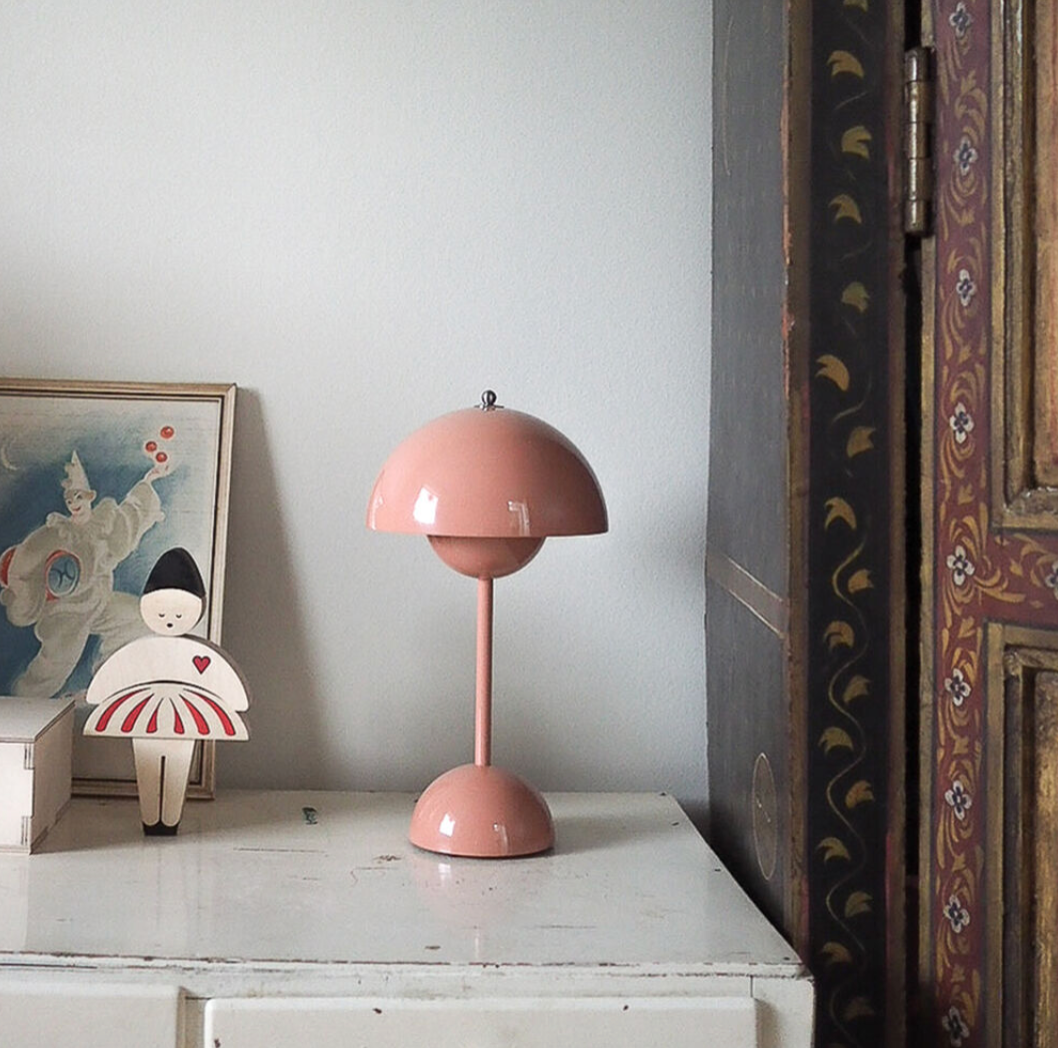 Cordless LED table lamp with unique retro umbrella design